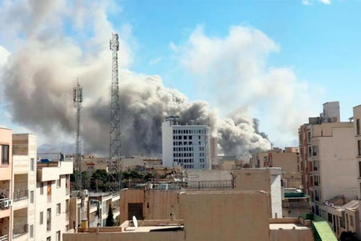 Israel Intensifica Bombardeos en Teherán Tras Muerte de Khamenei