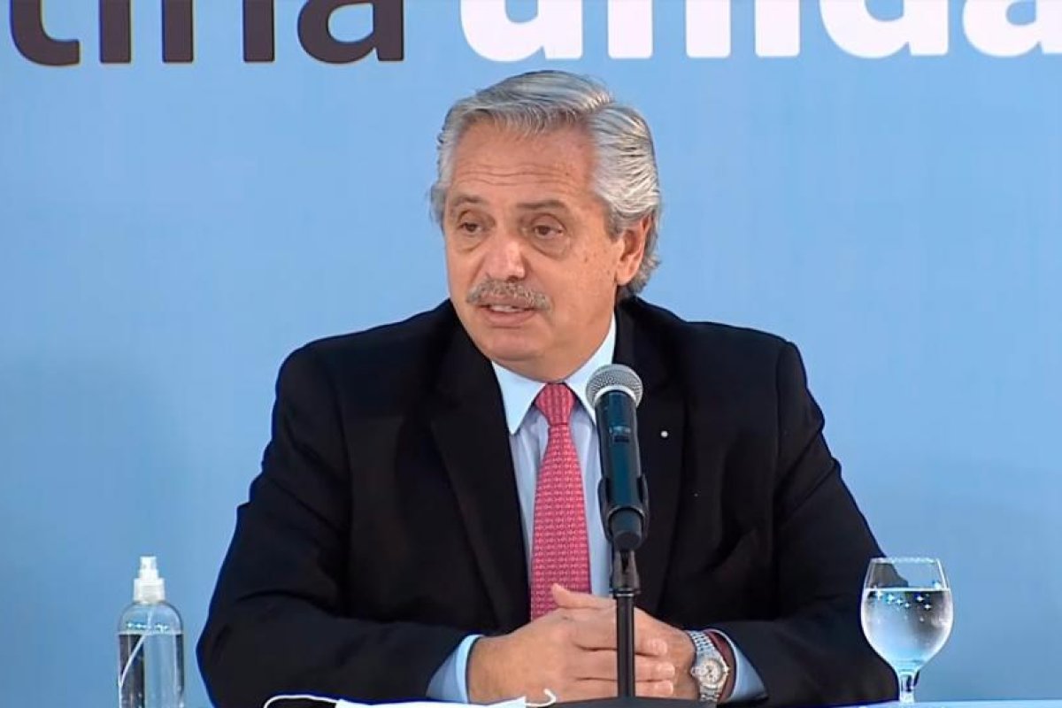 El Presidente presenta el proyecto de ley para el desarrollo de la enfermería