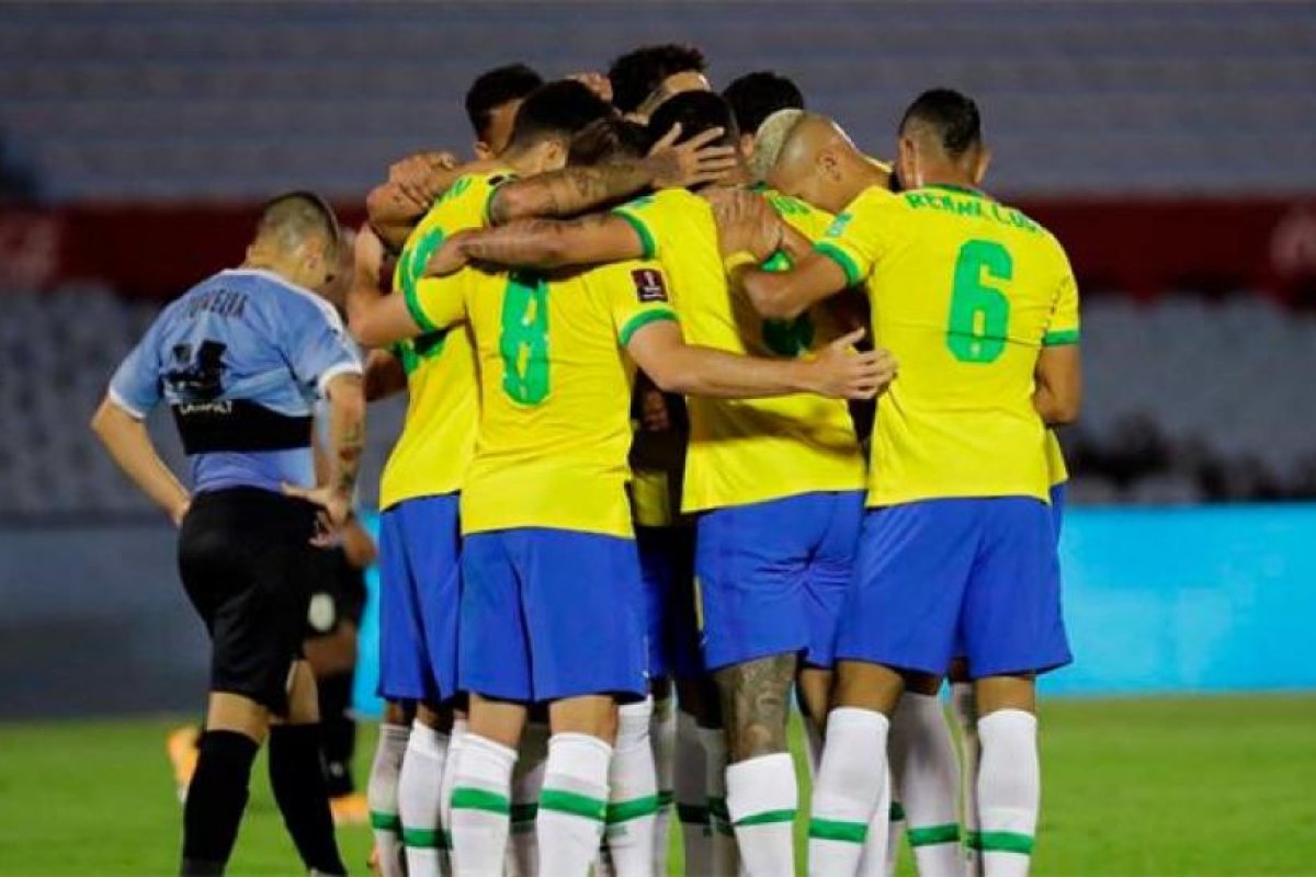 Brasil derrotó a Uruguay y se afianza en la cima