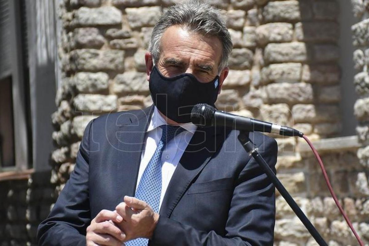 Rossi: "Es una gran ventaja tener un país federal y esquema de vacunación descentralizado"
