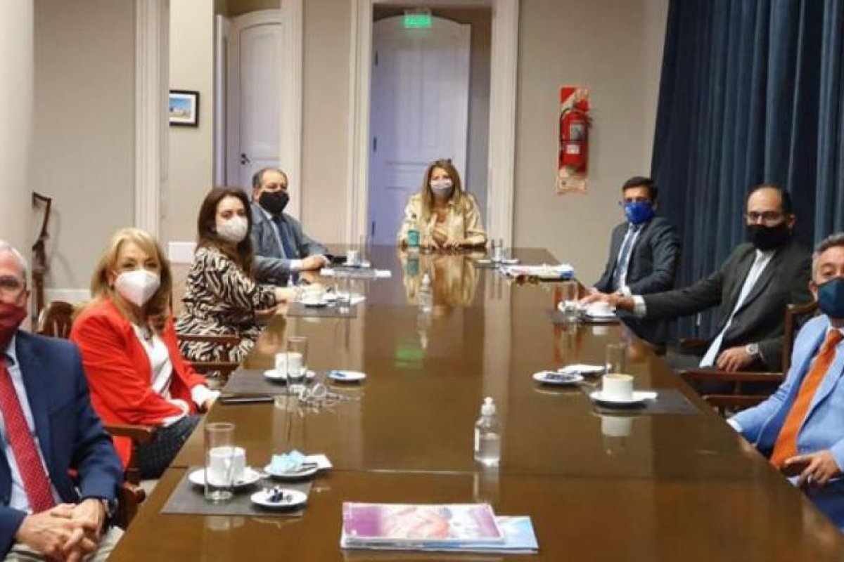 La UCSE se reunió con referentes de Instituto de Investigación e Innovación Legal