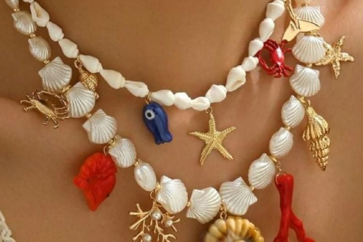 Collares de caracoles: la moda veraniega cuestionada por el Feng Shui