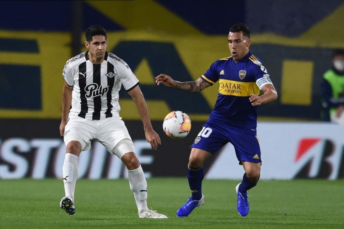 Boca empató con Libertad y aseguró su pase a los octavos