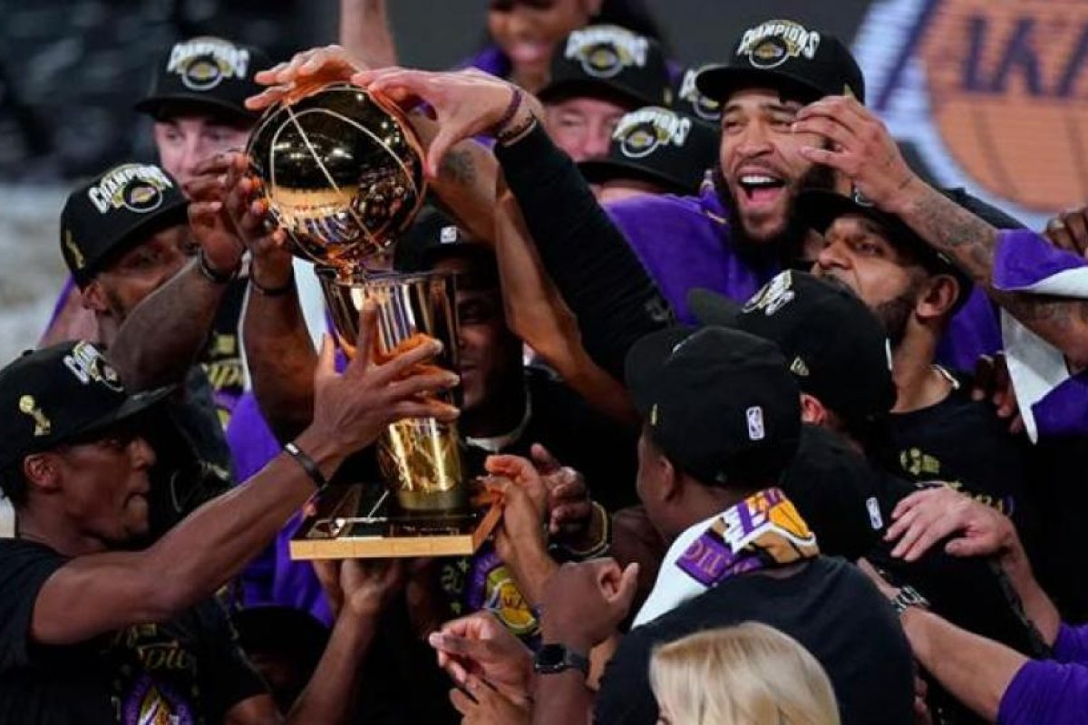 Los Ángeles Lakers alcanzaron a Boston Celtics como los más ganadores de la NBA