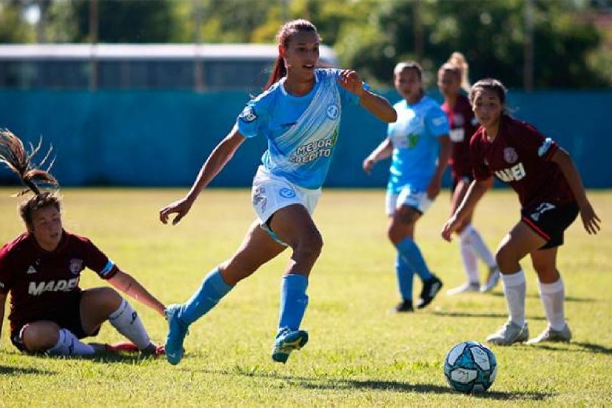 Mara Gómez hizo historia al ser la primera futbolista trans en debutar en el fútbol femenino