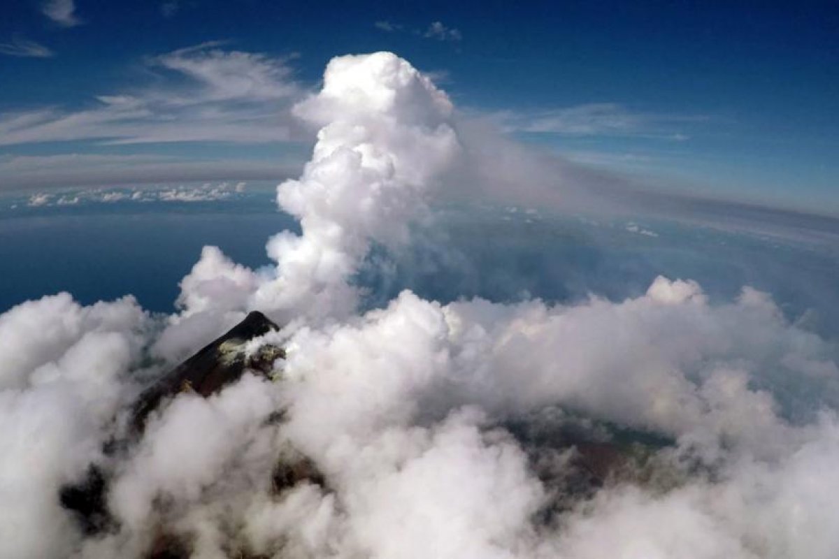 Mandan drones a un volcán para pronosticar erupciones posteriores
