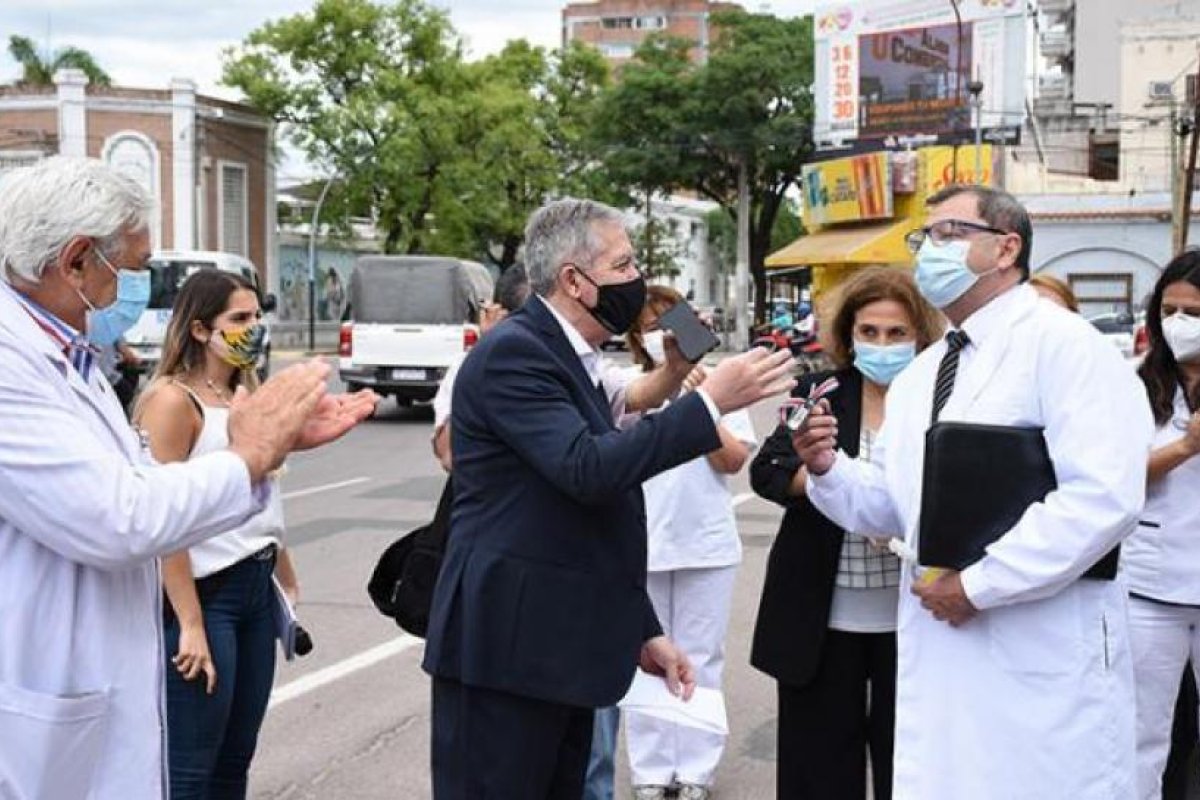 Hospitales del interior recibieron camionetas