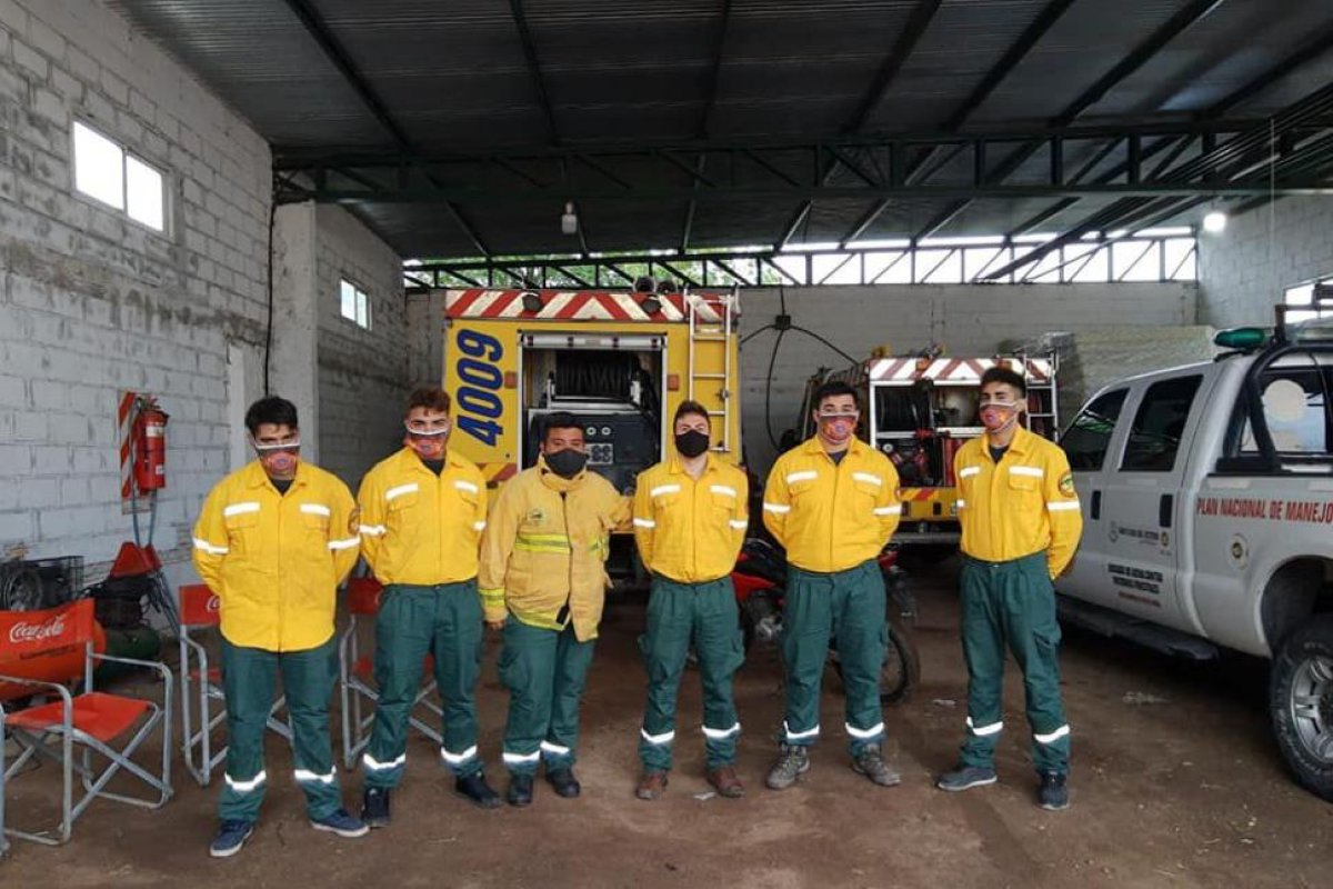 Bomberos Voluntarios de Las Termas de Río Hondo continúan sofocando incendios forestales