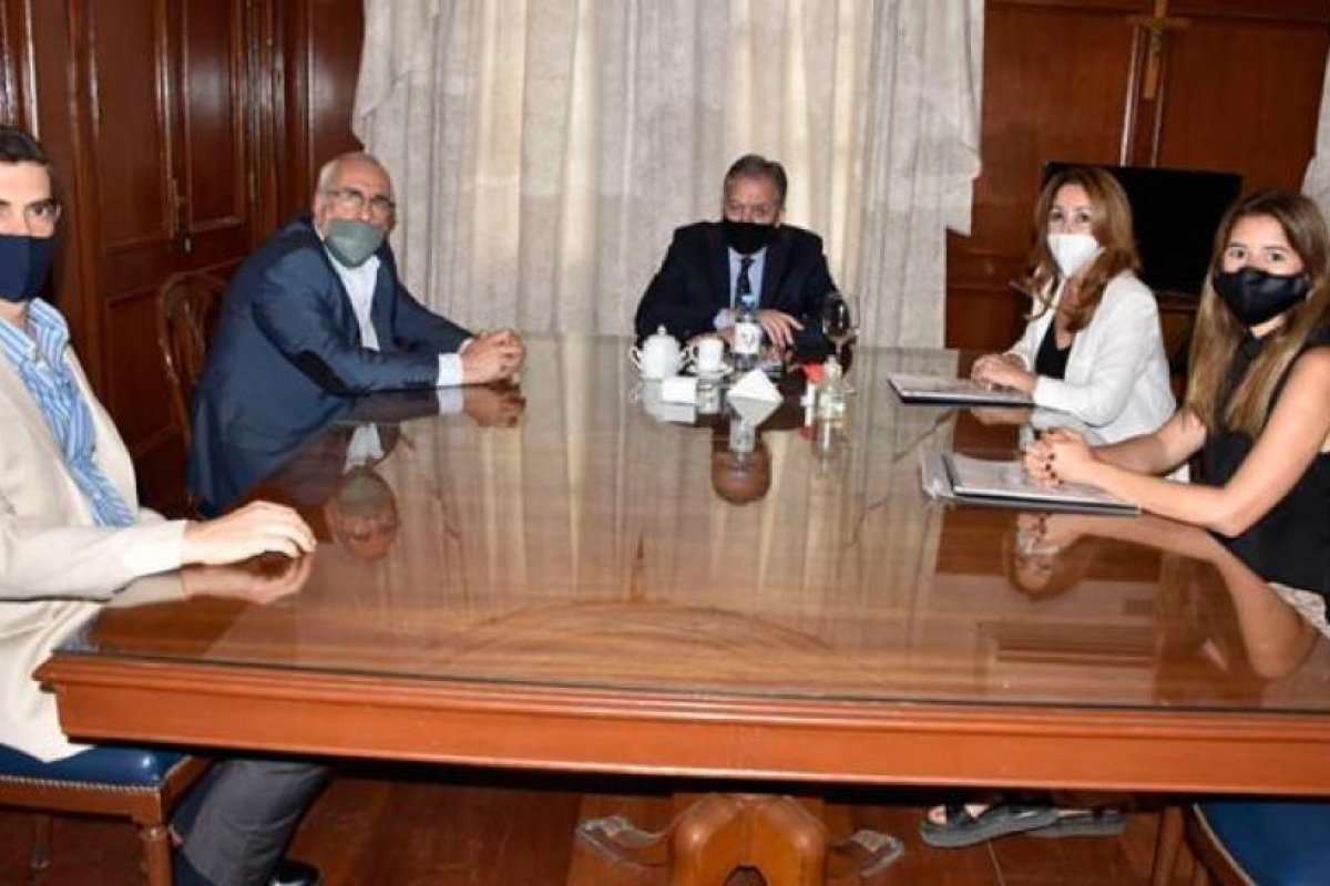 El jefe de gabinete se reunió con miembros de entidades  del comercio y la gastronomía