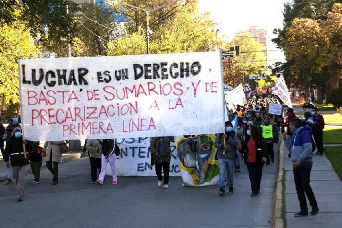 Trabajadores de salud neuquinos pararon y marcharon en el Día de la Enfermería