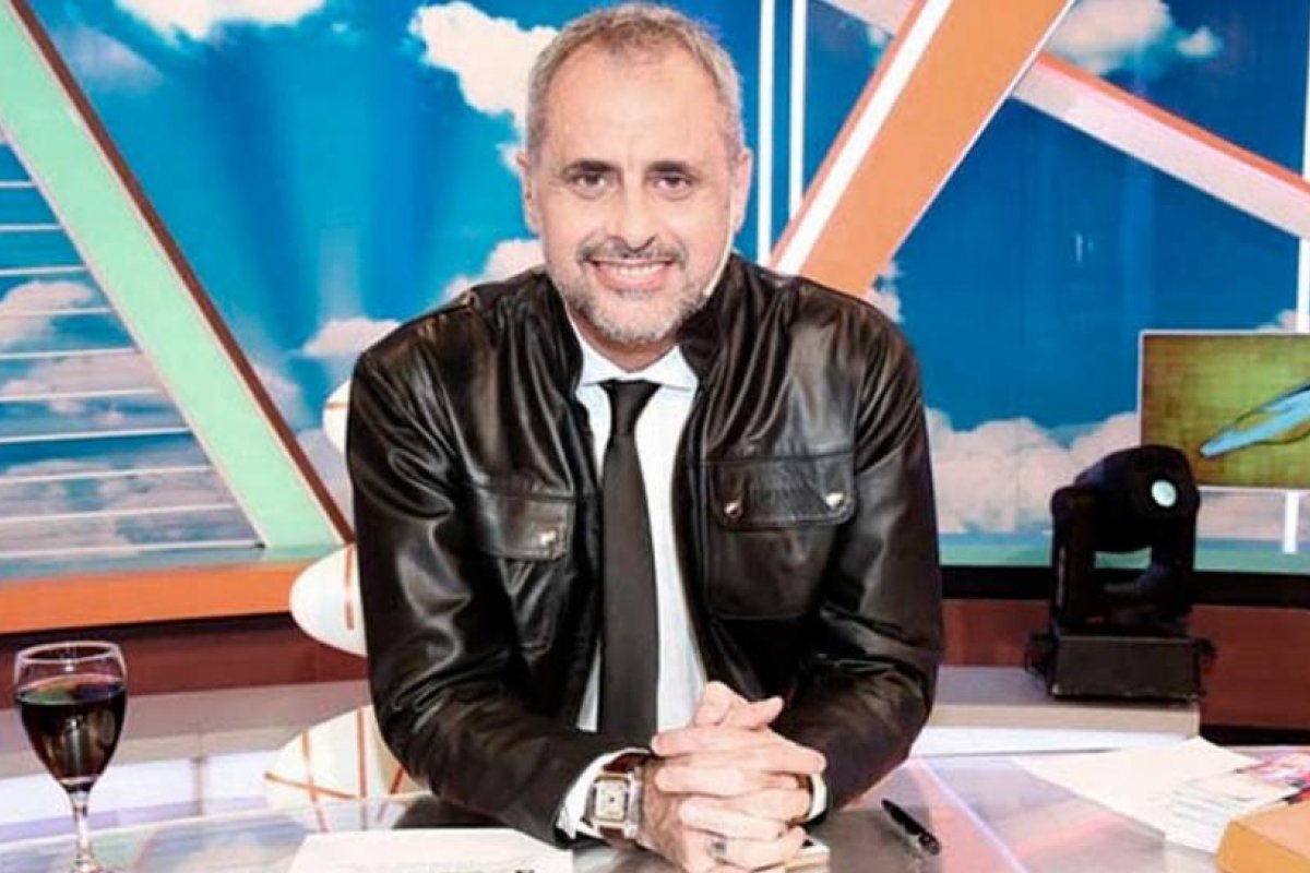 Rial vuelve el lunes a América con el ciclo de actualidad y política "TV Nostra"