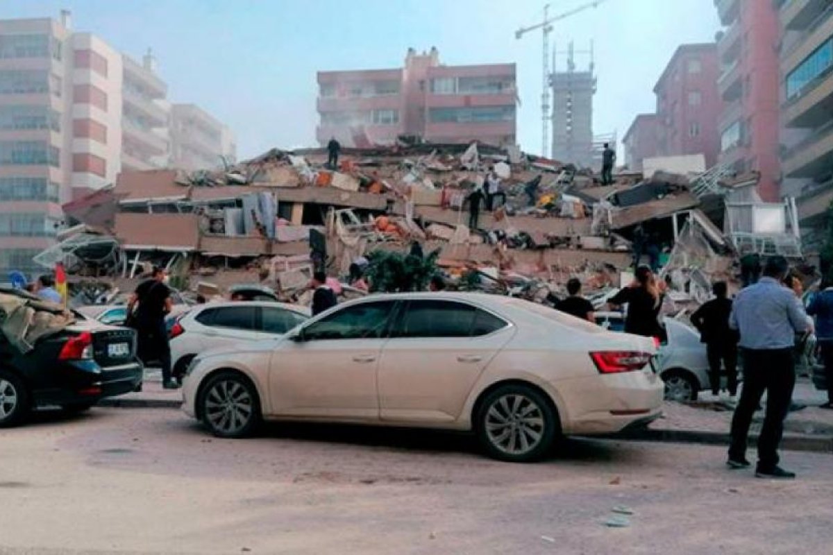Al menos 17 muertos y más de 700 heridos en Turquía tras un terremoto