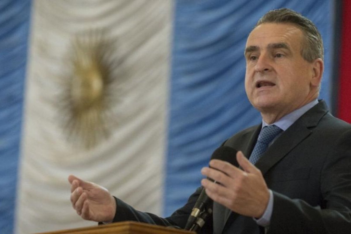 Rossi: "Las FFAA están prestigiadas y son parte del pueblo"