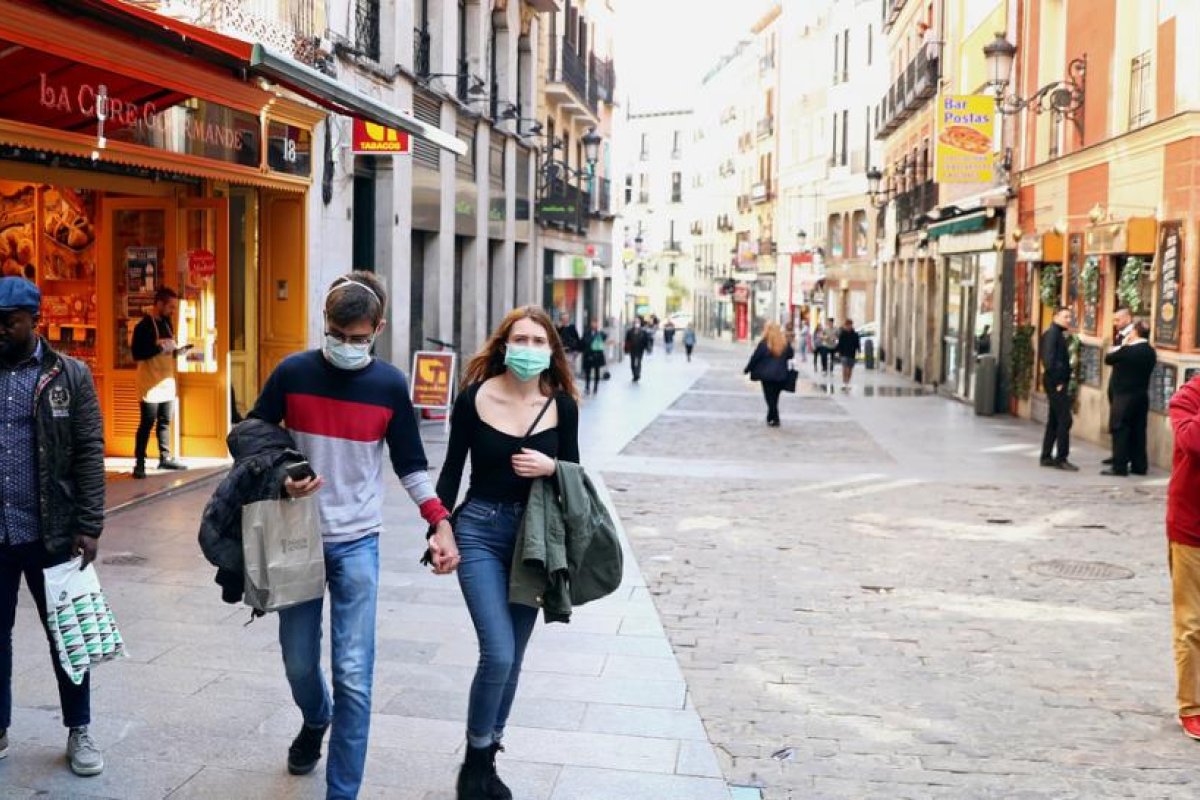 Madrid amplía las restricciones de movilidad a otras 8 zonas mientras el Gobierno recomienda el confinamiento total de la ciudad