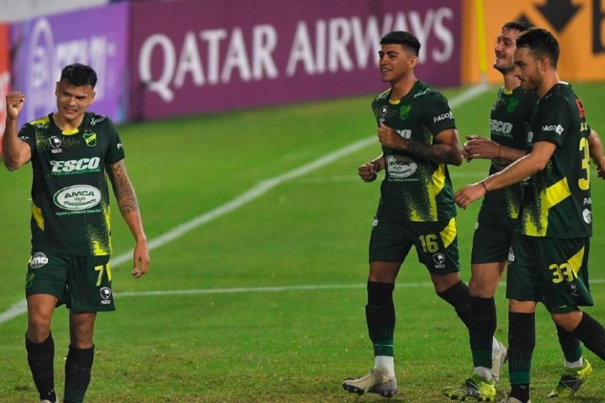 Defensa visita a Universitario de Perú por la Copa Libertadores