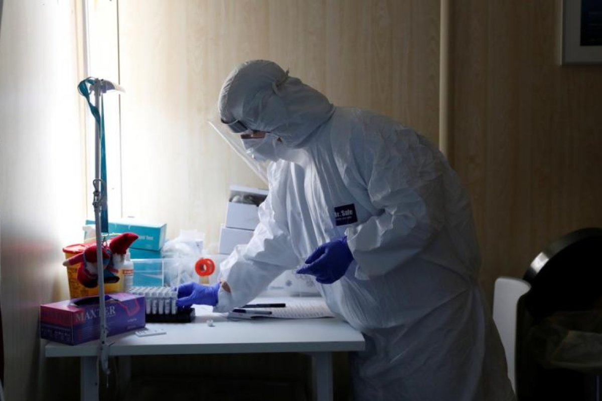 Científicos encuentran en algunos pacientes con covid-19 anticuerpos que los atacan a ellos y no al virus