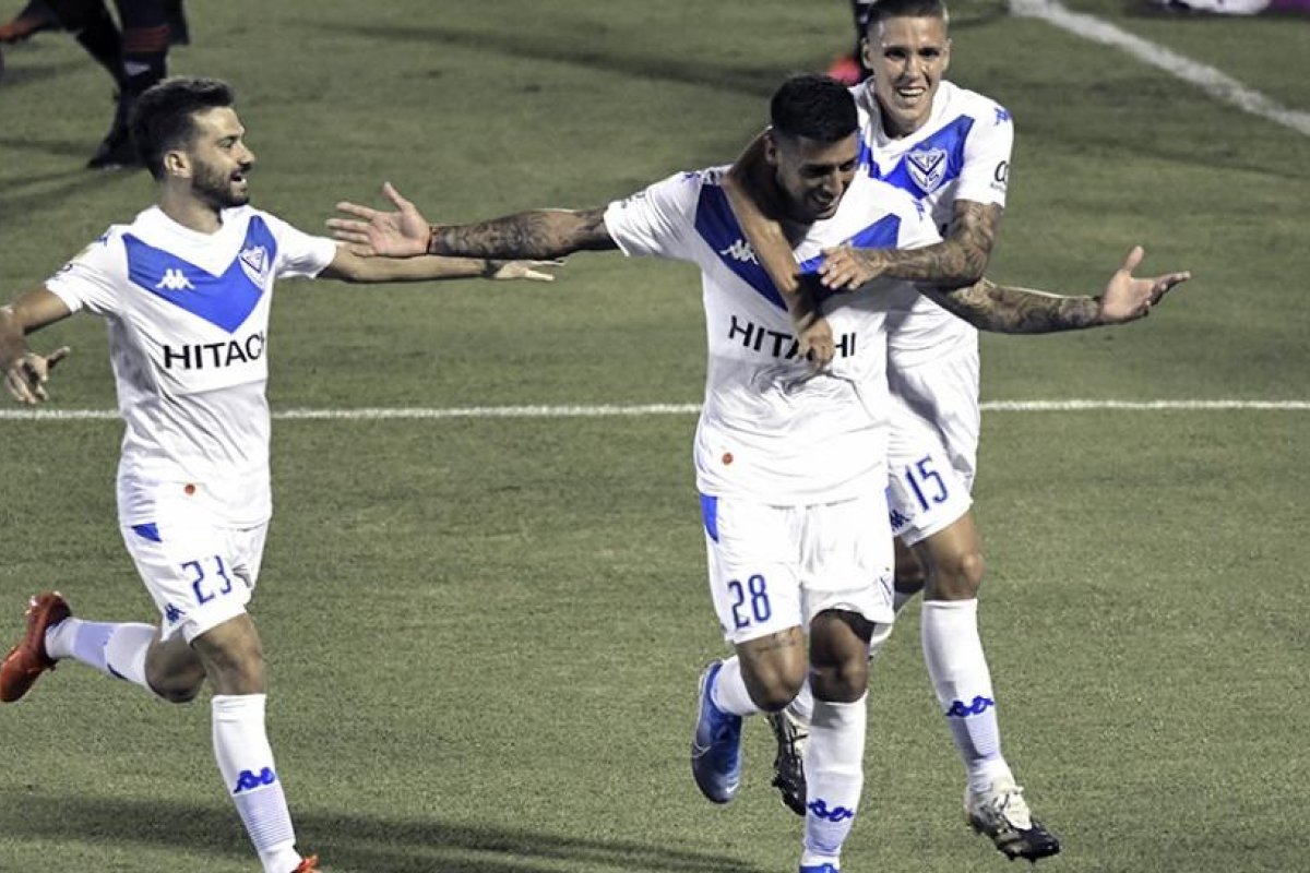 Vélez recibe a Newell's en Liniers