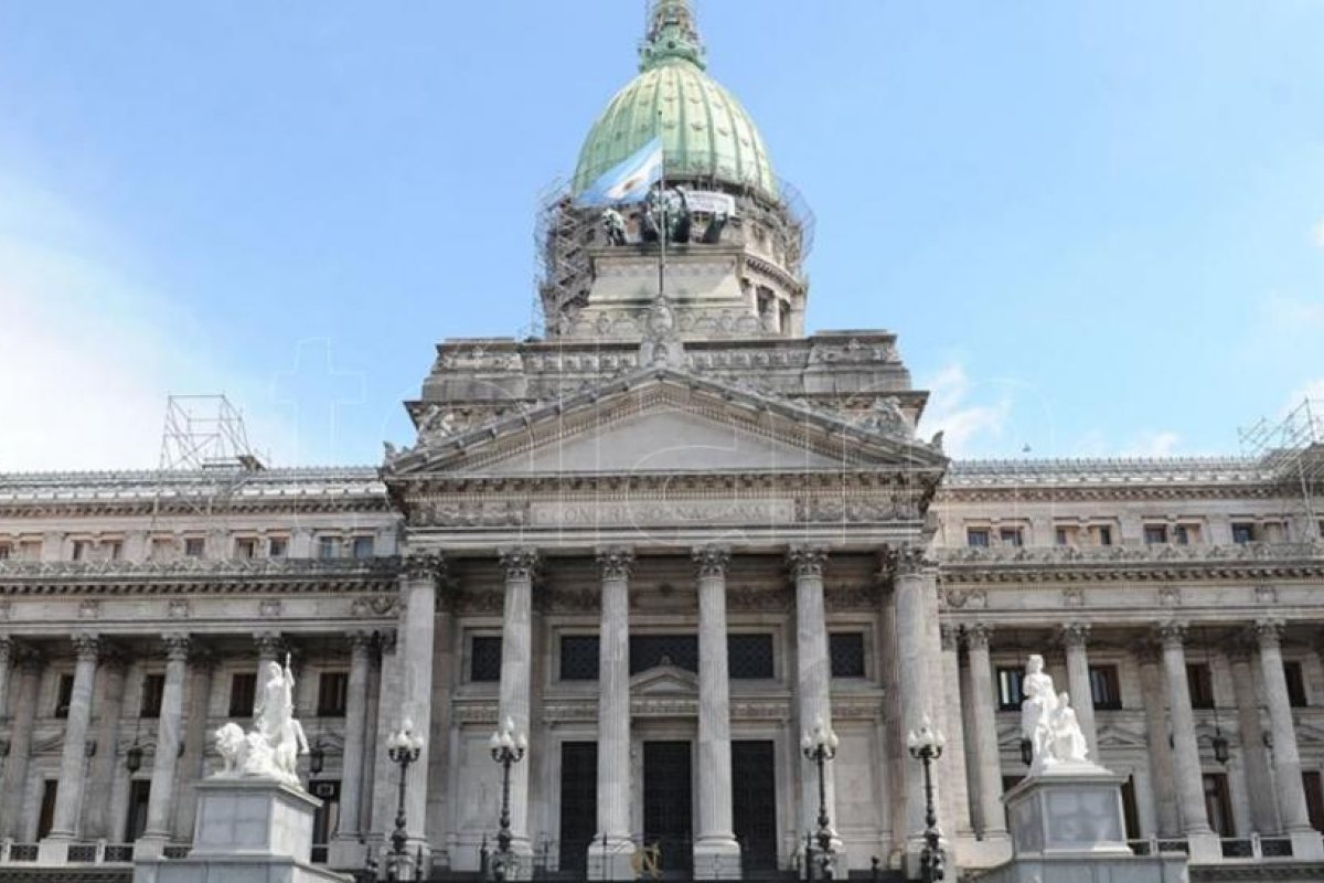 El Frente de Todos busca respaldar el DNU que estableció restricciones por la segunda ola