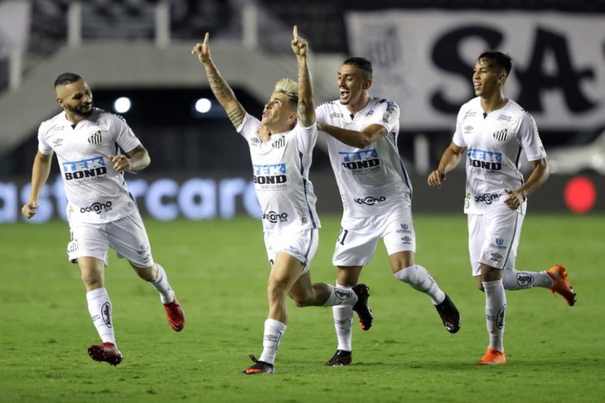 Neymar tuvo festejo doble por el PSG y el Santos y le reclamó a Leandro Paredes que le debe una cena