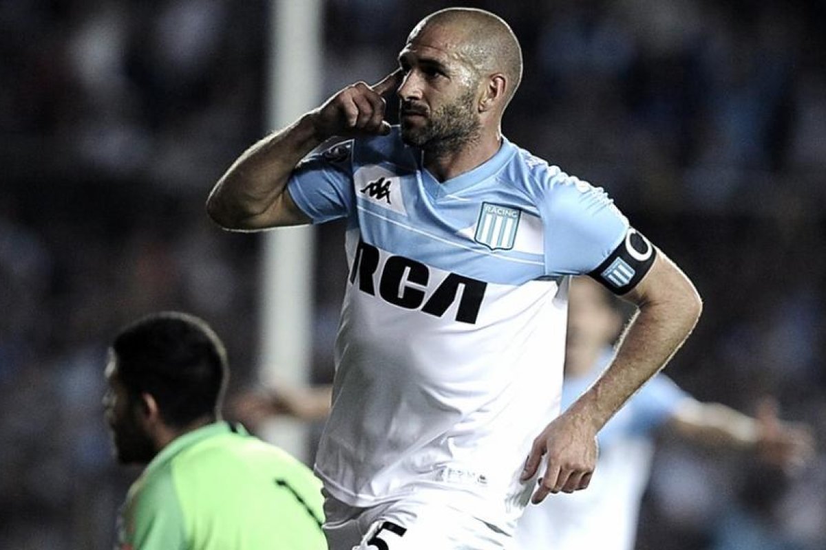 Rubén Capria: "Lisandro López el lunes comienza a entrenar en Racing"