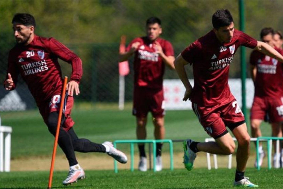 Hisopados negativos y entrenamiento para River que se alista para el amistoso ante Newells