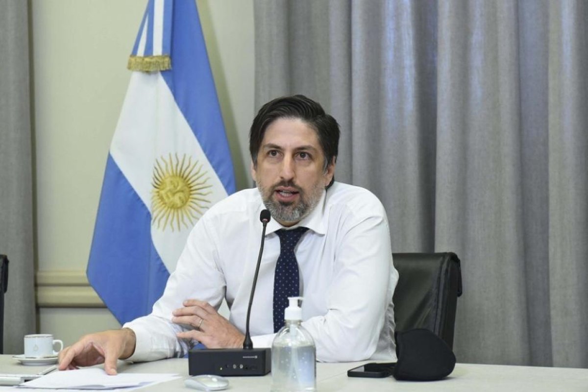 Trotta: "Es una enorme irresponsabilidad si retoman la presencialidad en la Ciudad"