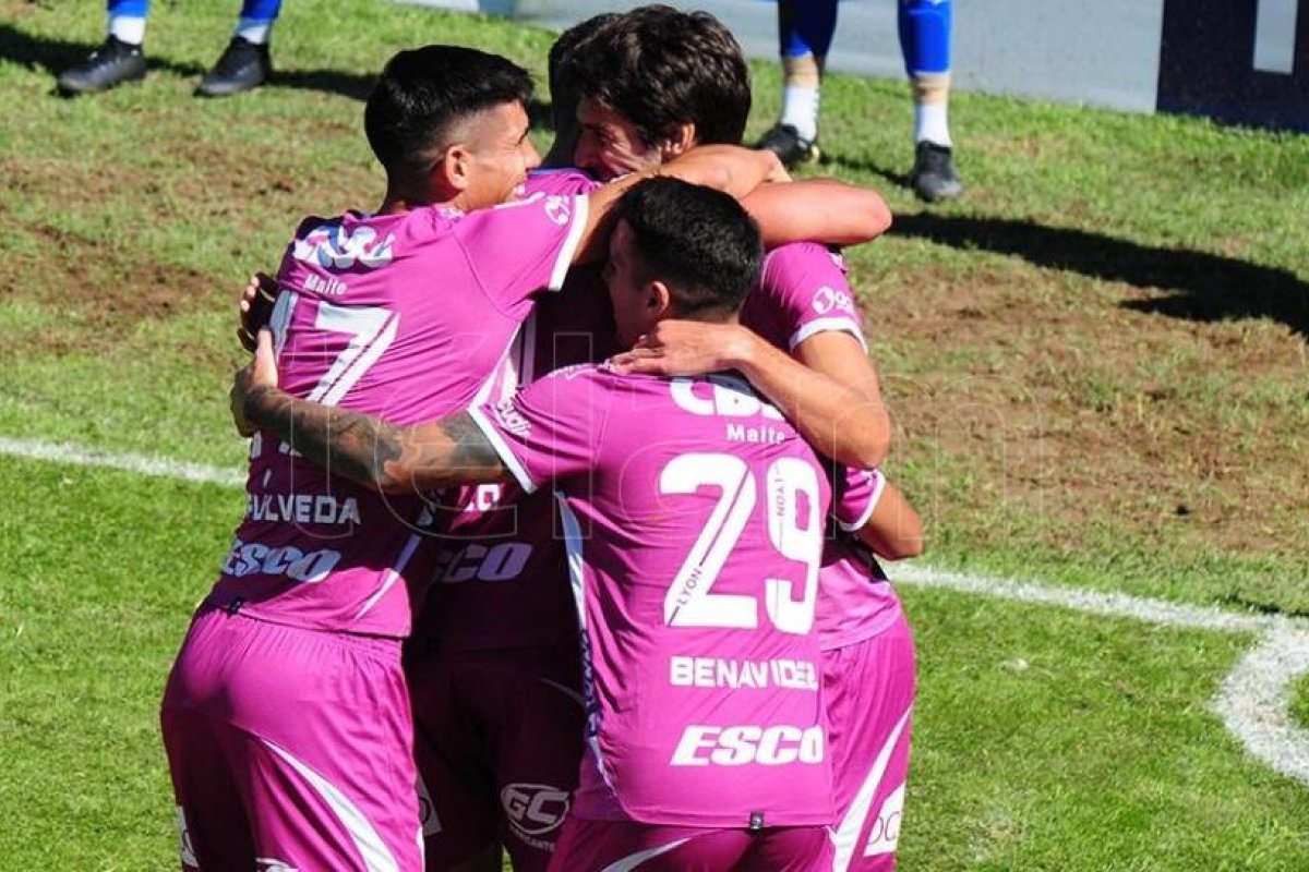 Arsenal  se estrena en la Sudamericana en la altura paceña ante Bolívar