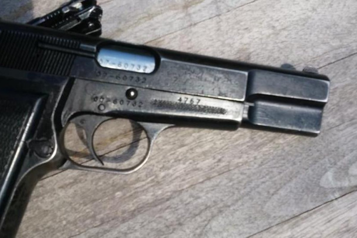 Formalizan cargos contra un sujeto que amenazó con un arma de fuego a sus vecinos
