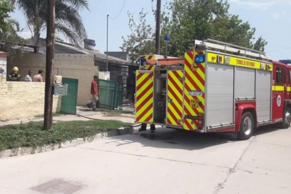Barrio Jardín: Bomberos Voluntarios termenses sofocaron un incendio en una casa