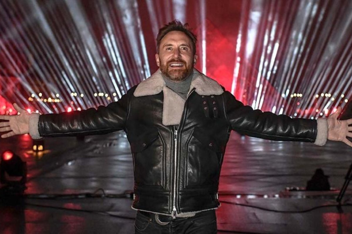 David Guetta despide el año con un show benéfico por streaming desde el Louvre