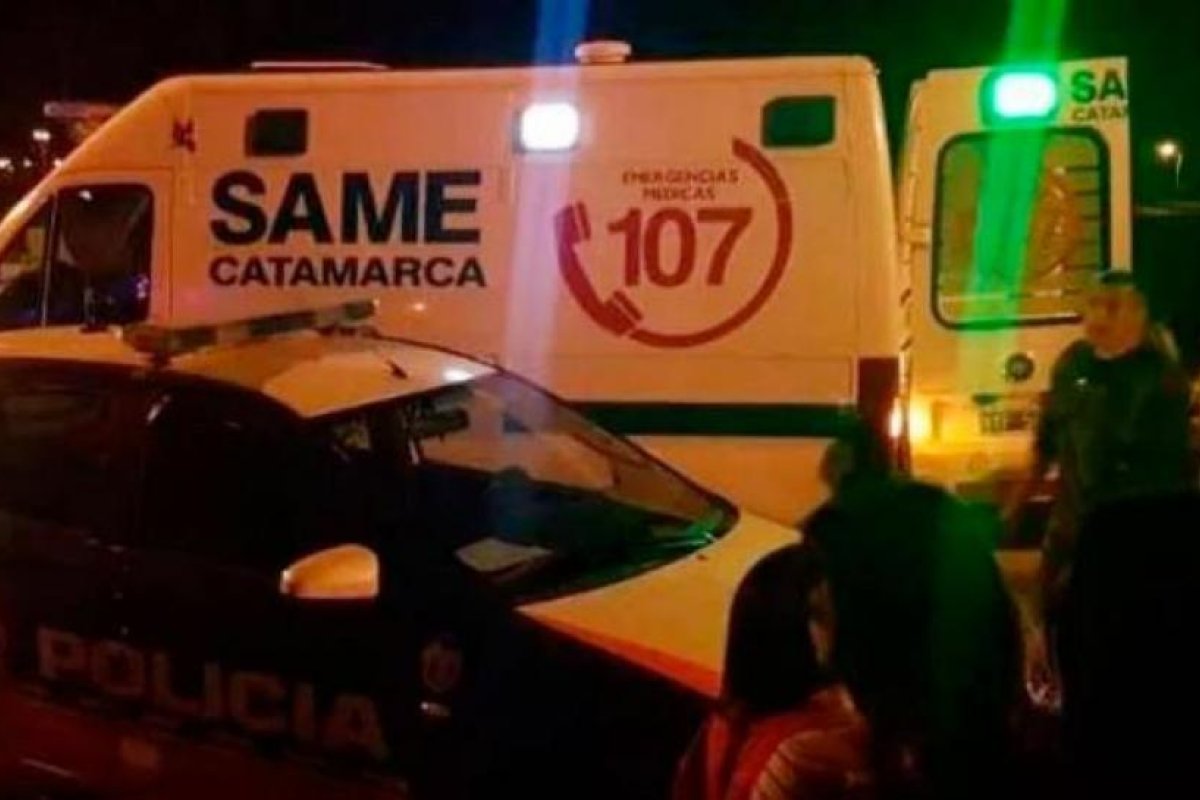 Un sujeto intentó embestir a dos mujeres y luego las agredió