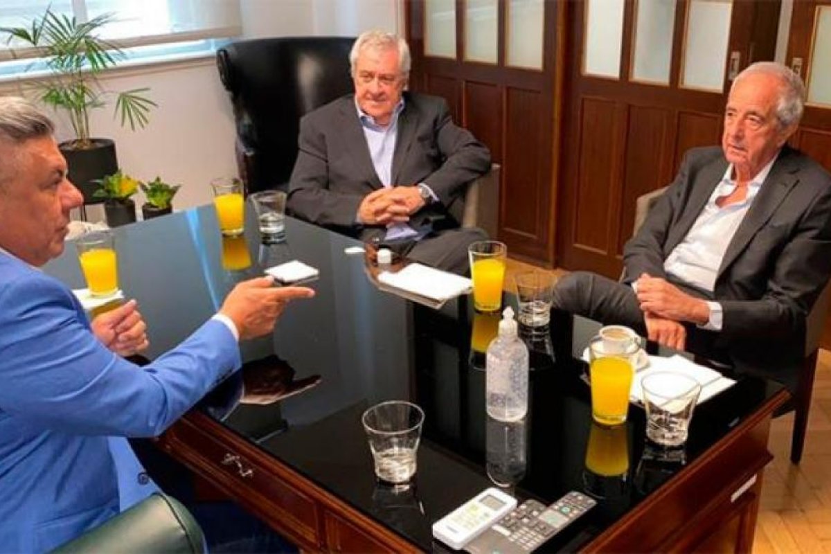 Chiqui Tapia se reunió con D'Onofrio y Ameal antes del arranque del torneo