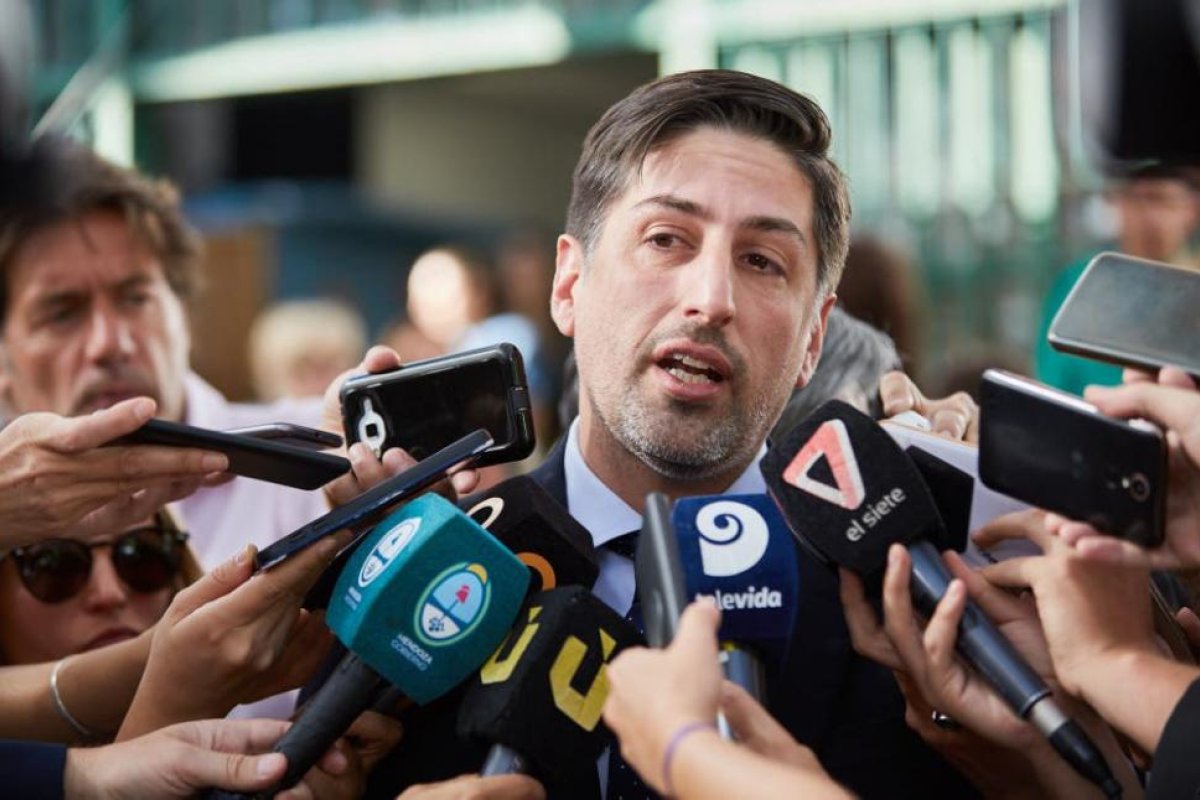 Trotta: "Nuestro objetivo es que en marzo tengamos clases presenciales en todas las escuelas del país"