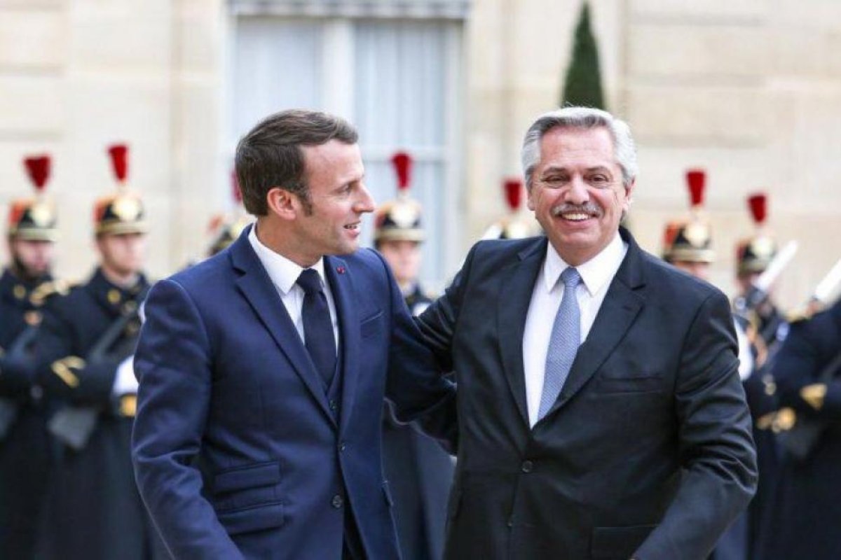 Alberto Fernández, en línea directa con París