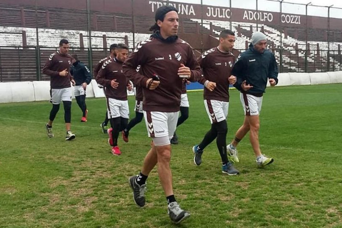 Vega anunció su retiro del fútbol y su nueva función en Platense
