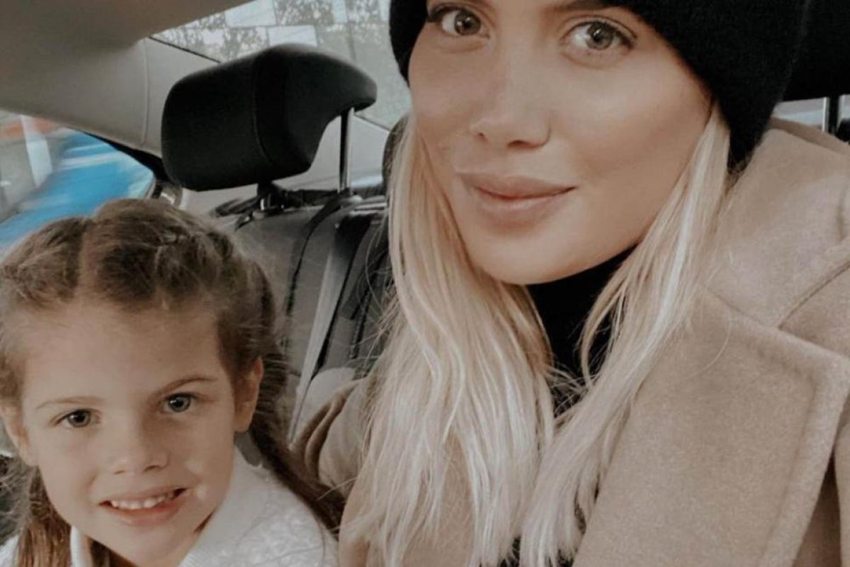 ¡Igualita a mamá! Francesca Icardi lució una melena rubia y jugó a ser Wanda Nara un rato