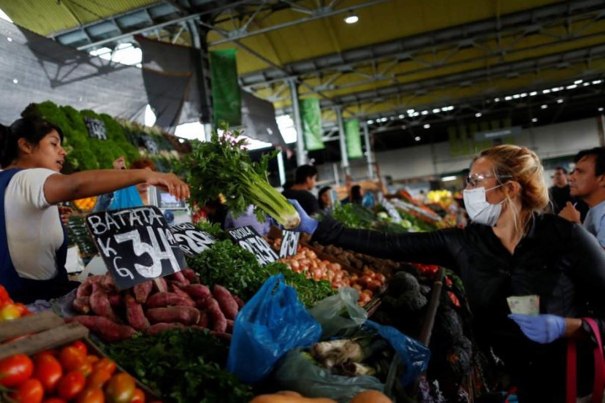 La actividad económica de Argentina cayó 10 % en 2020 por la pandemia, el peor desplome desde 2002