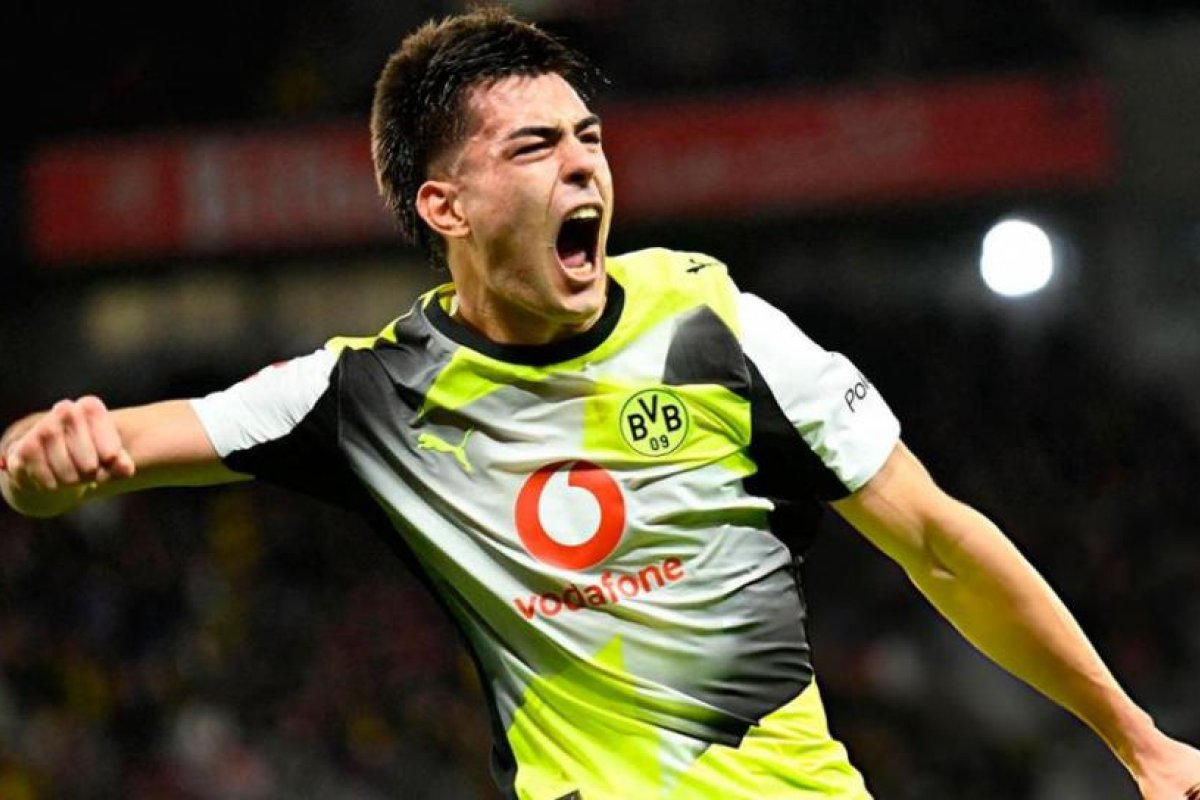 Chelsea finaliza préstamo de Aaron Anselmino en Borussia Dortmund