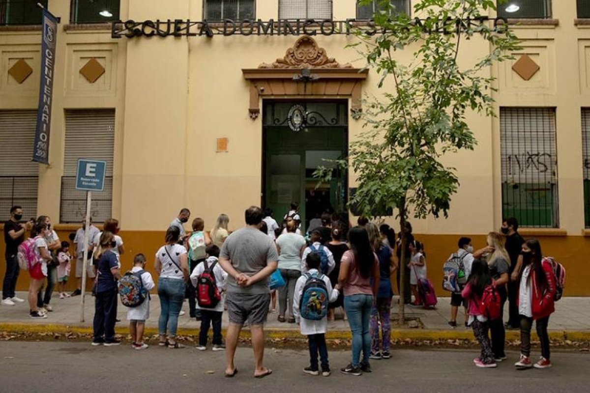 El gobierno nacional presentó ante la Corte los argumentos que respaldan al DNU sobre las clases