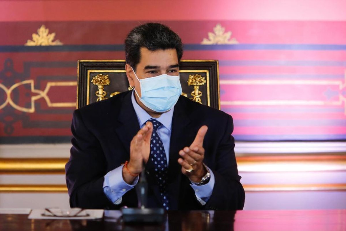 Coronavirus: sin pruebas, Nicolás Maduro mostró una molécula que "elimina por completo el Covid-19"