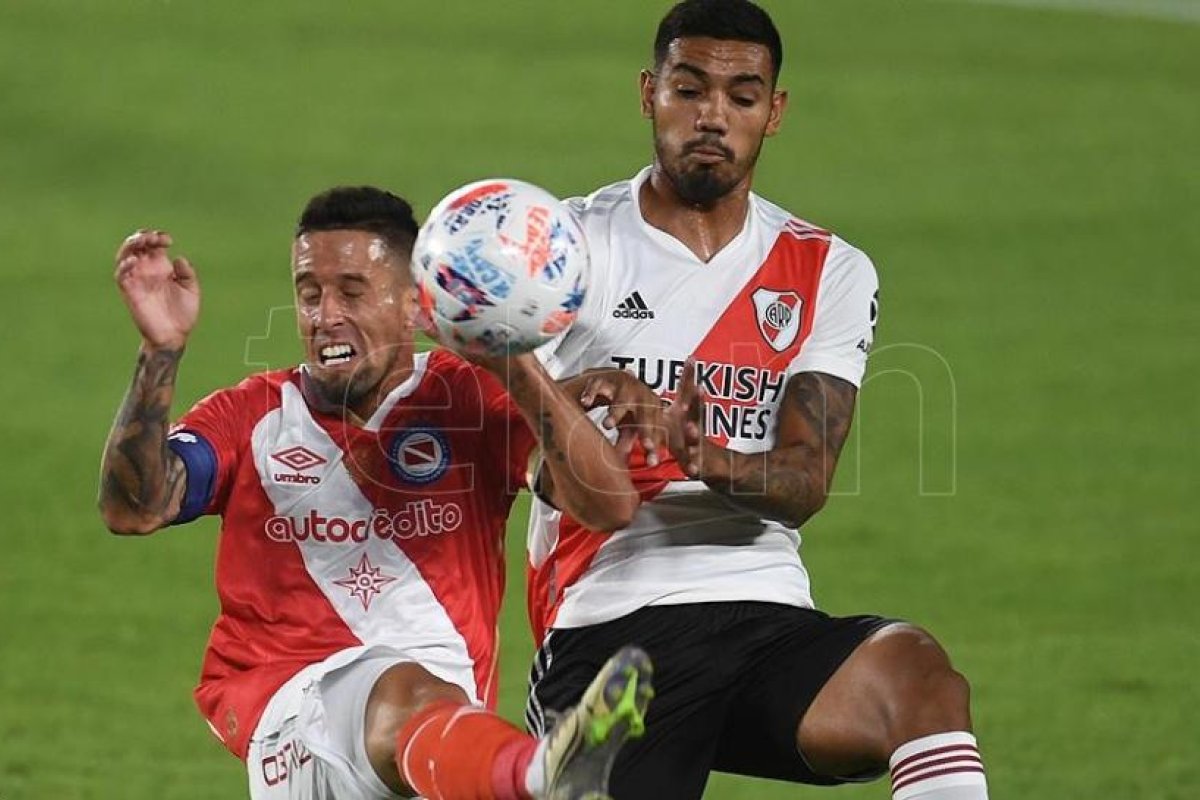 Nicolás Lamolina afirmó que "ninguna de las jugadas de River fueron penal"