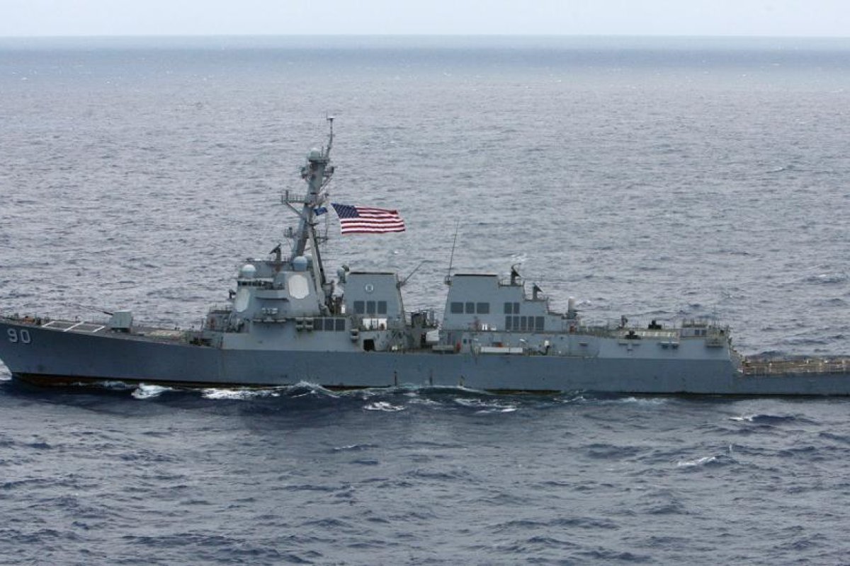 Un brote de covid-19 estalla en un buque de guerra de EE.UU. mermando a su tripulación