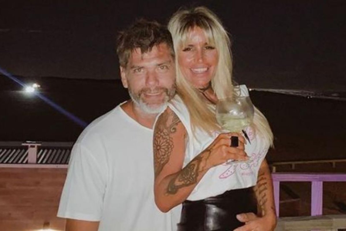 Florencia Peña, a los besos y desnuda con Ramiro Ponce de León