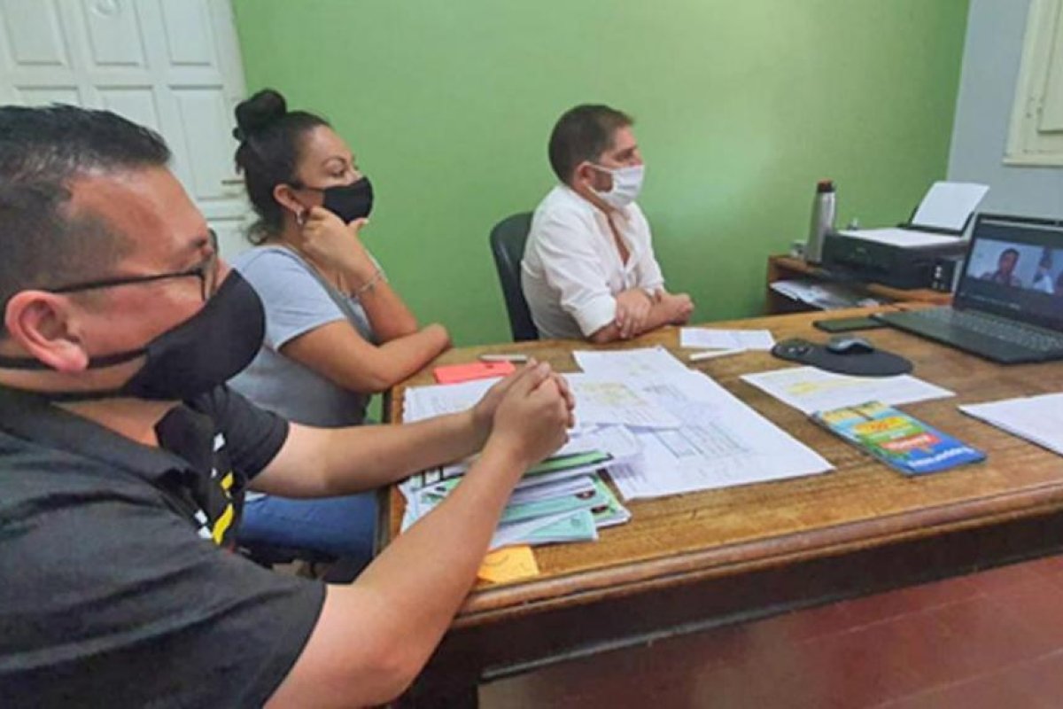 El intendente Jorge Mukdise mantuvo una reunión de trabajo vía zoom para continuar con las acciones de gobierno