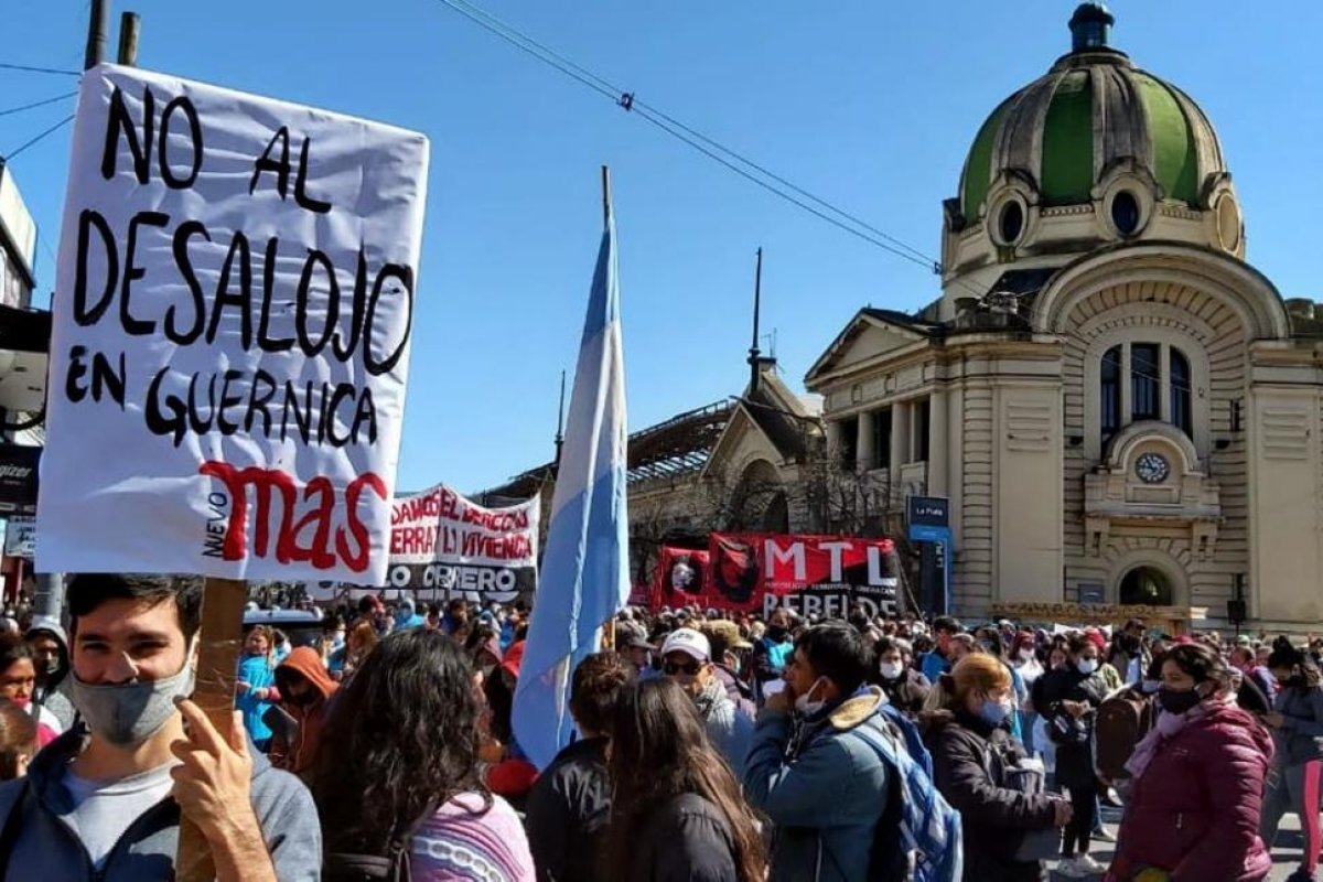 Desalojo de Guernica: grupos de izquierda marchan al Gobierno bonaerense, en medio de la tensión