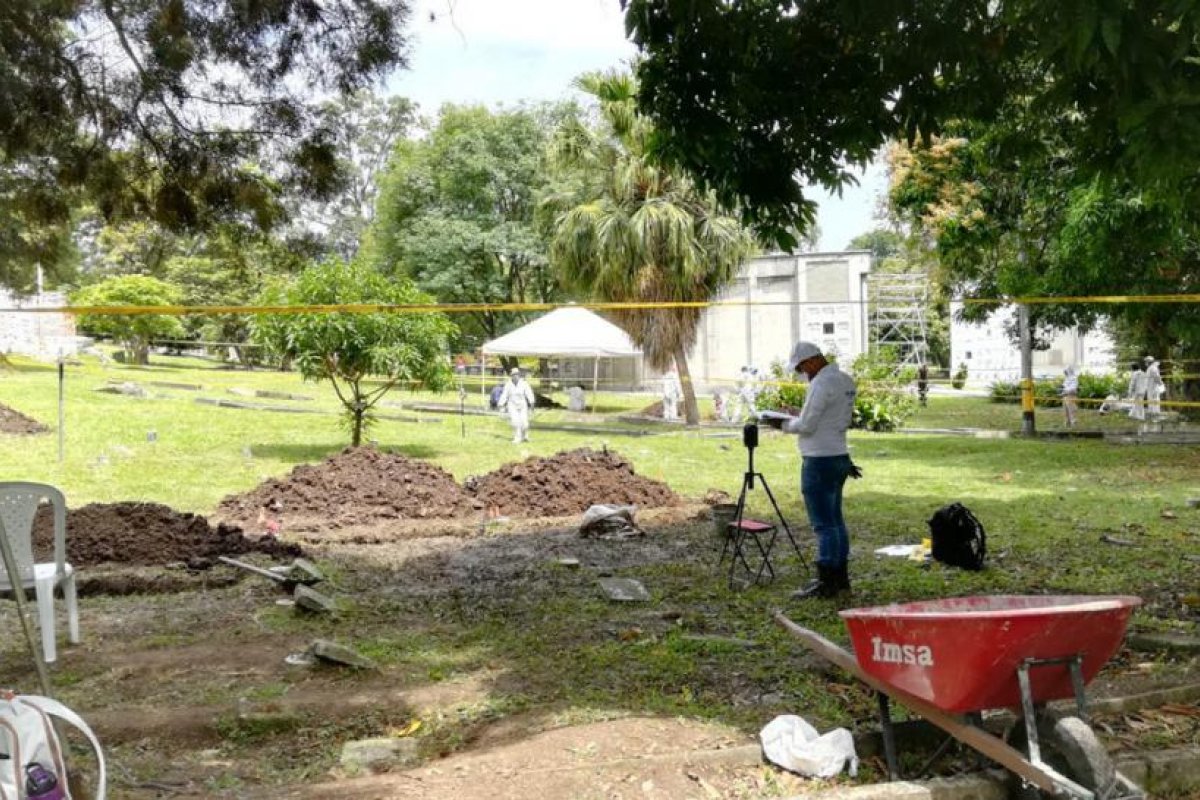 Hallan en un cementerio de Colombia 906 cuerpos que podrían corresponder a víctimas de desaparición forzada y "falsos positivos"