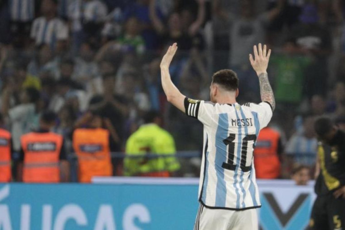 Lionel Messi Anuncia su Retiro del Fútbol Profesional: Un Ícono Desaparece