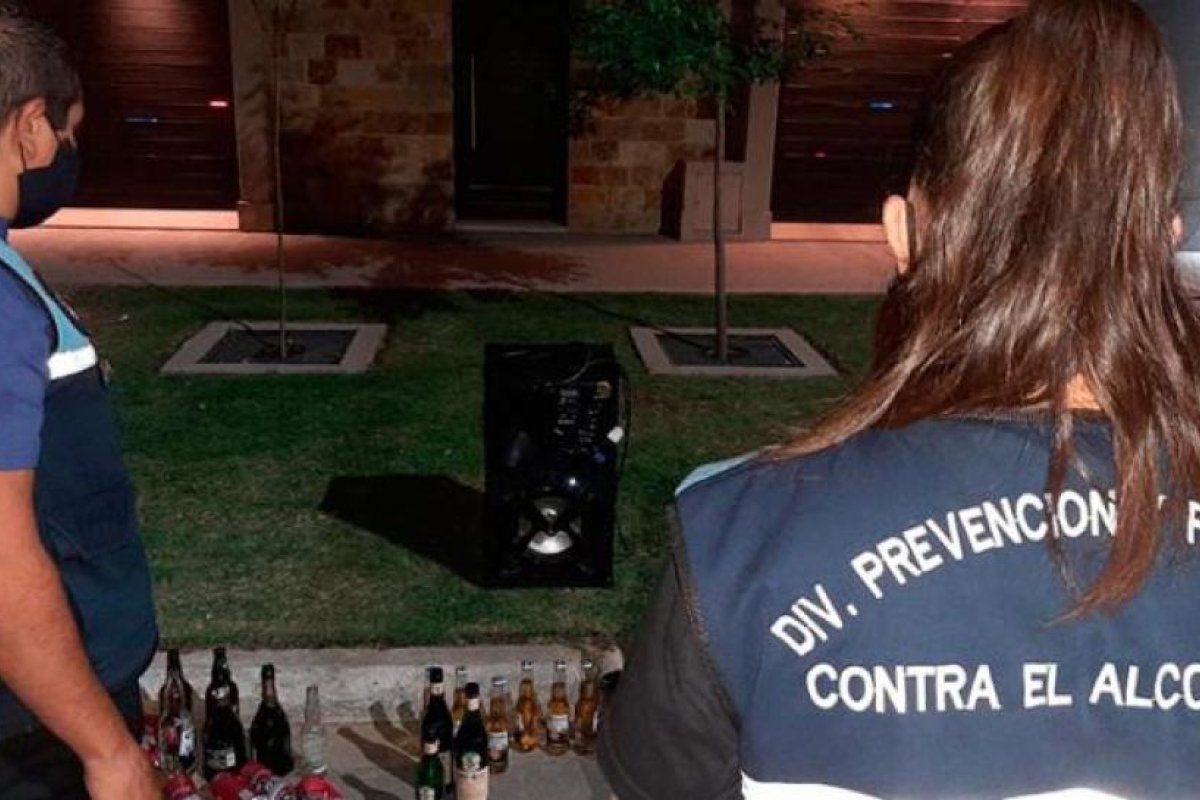 Empleado municipal, aislado por contacto estrecho organizó una fiesta