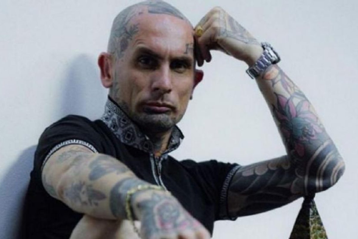 Emanuel Noir de Ke Personajes se aleja de las redes por transformación personal