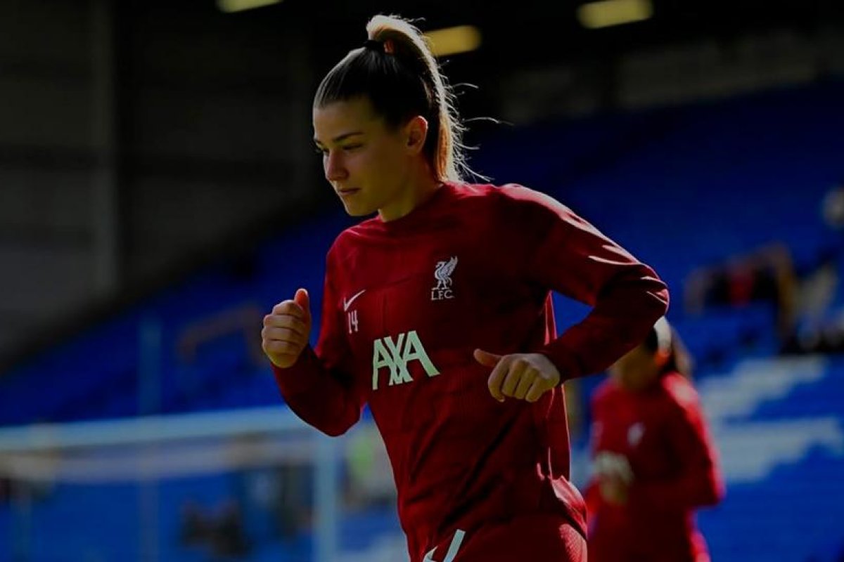 Condena judicial por acoso a futbolista del Liverpool por empresario londinense